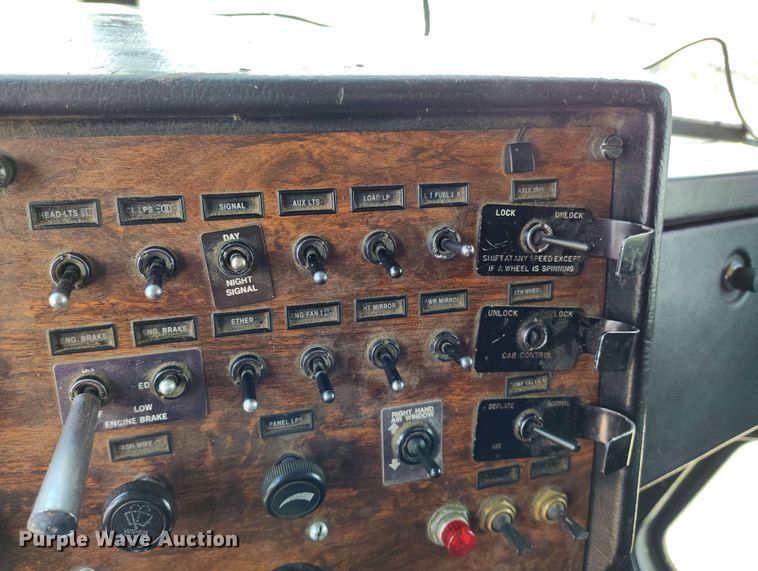 image for item DP4937 1998 Peterbilt 379 semi truck