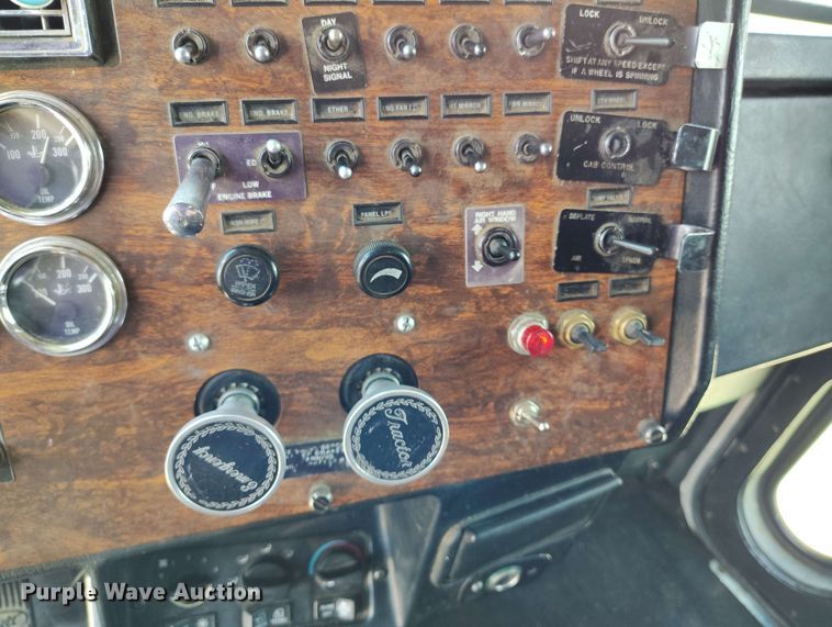 image for item DP4937 1998 Peterbilt 379 semi truck