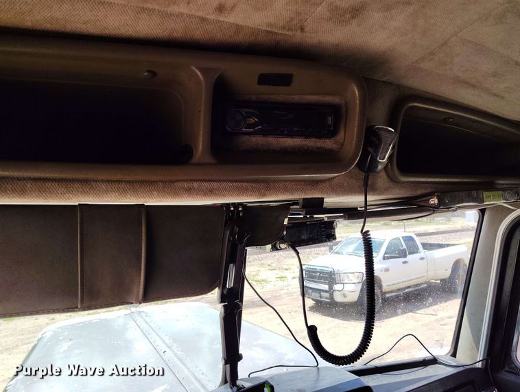 image for item DP4937 1998 Peterbilt 379 semi truck