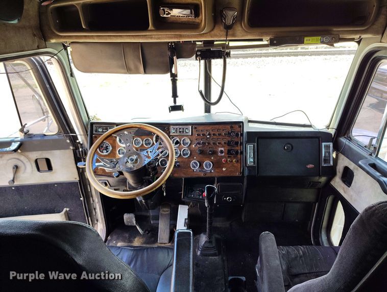 image for item DP4937 1998 Peterbilt 379 semi truck