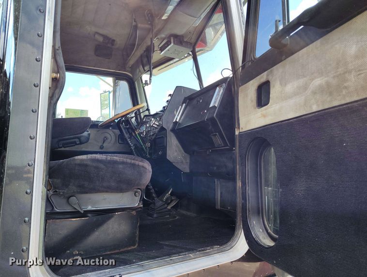 image for item DP4937 1998 Peterbilt 379 semi truck