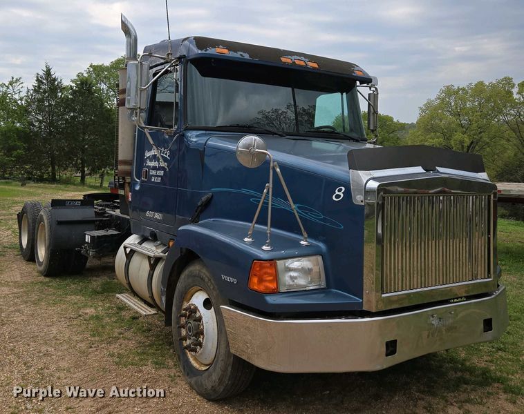 image for item DP6340 1996 Volvo semi truck