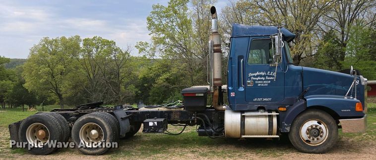 image for item DP6340 1996 Volvo semi truck