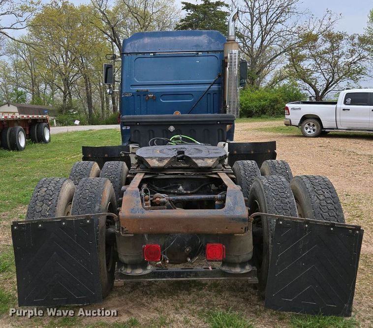image for item DP6340 1996 Volvo semi truck