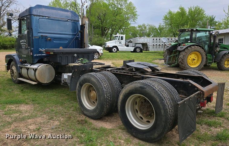 image for item DP6340 1996 Volvo semi truck