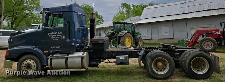 image for item DP6340 1996 Volvo semi truck