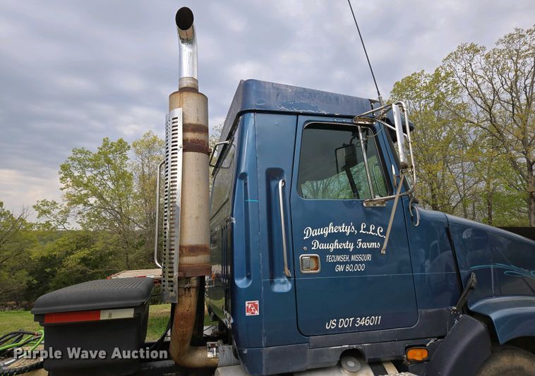 image for item DP6340 1996 Volvo semi truck