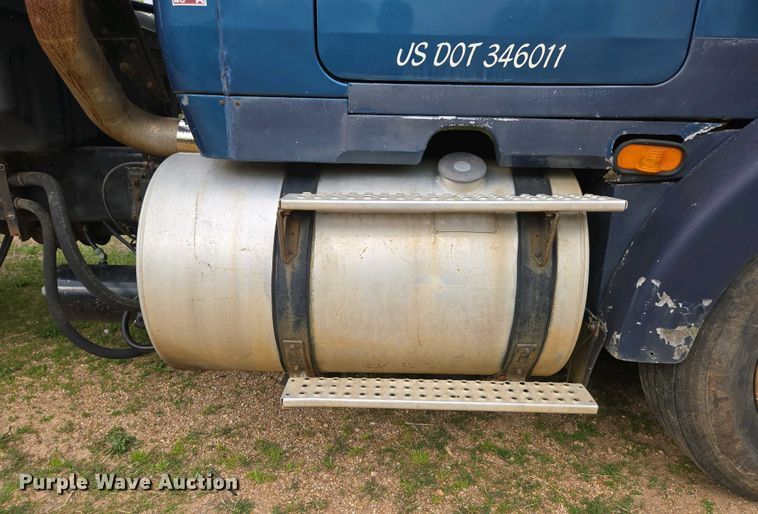 image for item DP6340 1996 Volvo semi truck