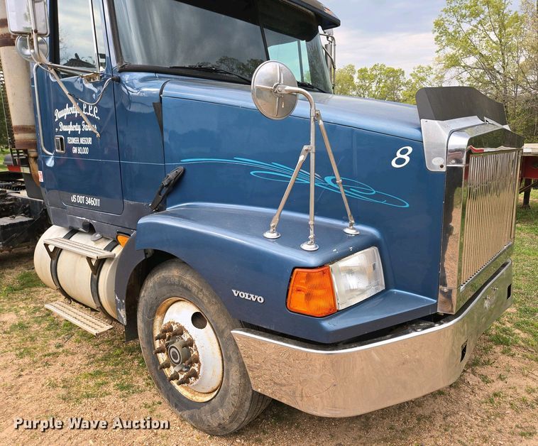 image for item DP6340 1996 Volvo semi truck