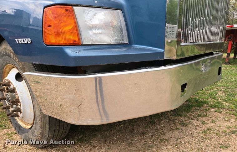 image for item DP6340 1996 Volvo semi truck