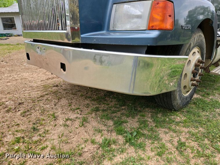 image for item DP6340 1996 Volvo semi truck