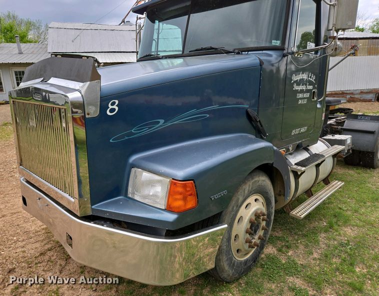 image for item DP6340 1996 Volvo semi truck