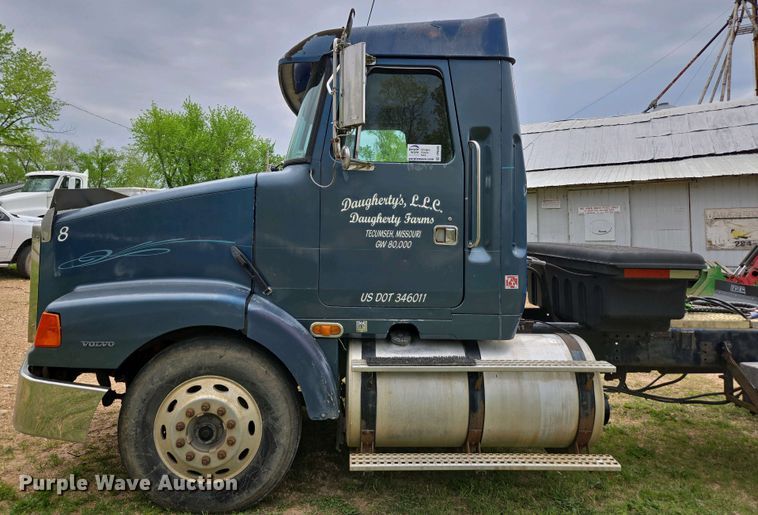 image for item DP6340 1996 Volvo semi truck