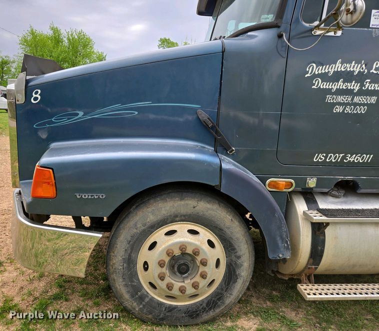 image for item DP6340 1996 Volvo semi truck