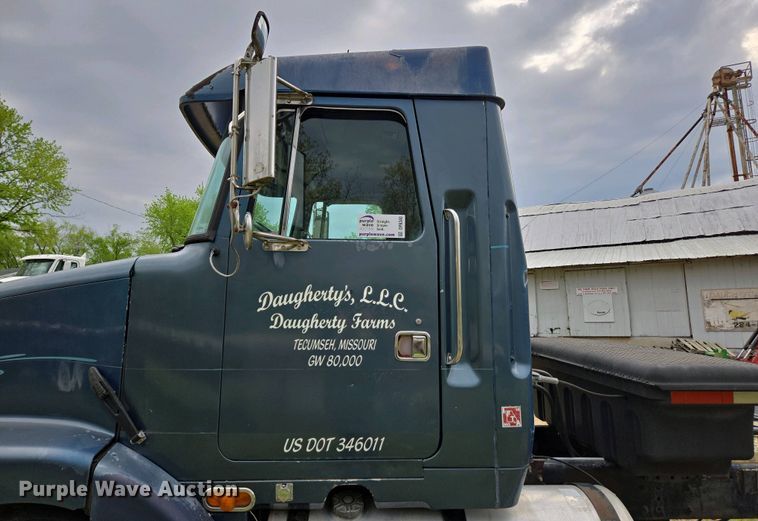 image for item DP6340 1996 Volvo semi truck