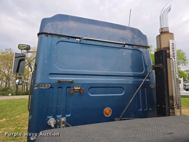 image for item DP6340 1996 Volvo semi truck