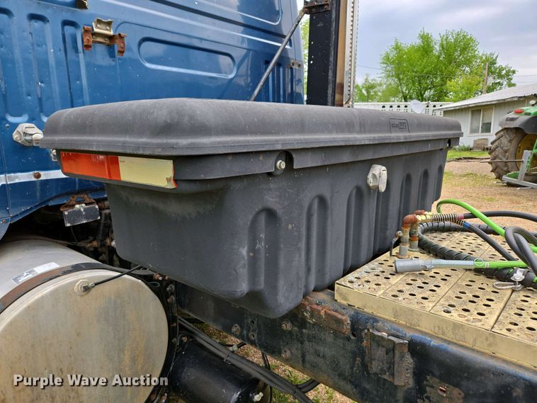 image for item DP6340 1996 Volvo semi truck