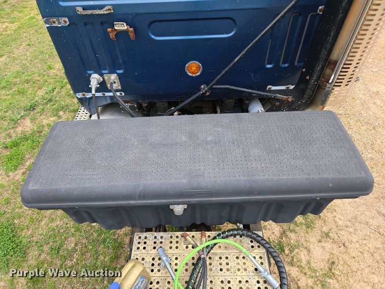 image for item DP6340 1996 Volvo semi truck