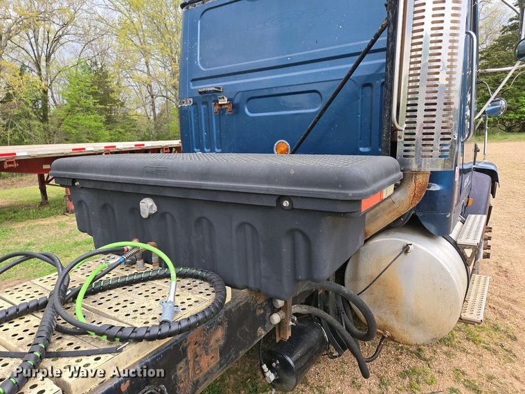 image for item DP6340 1996 Volvo semi truck