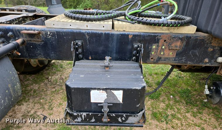 image for item DP6340 1996 Volvo semi truck