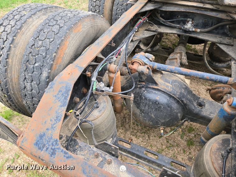 image for item DP6340 1996 Volvo semi truck