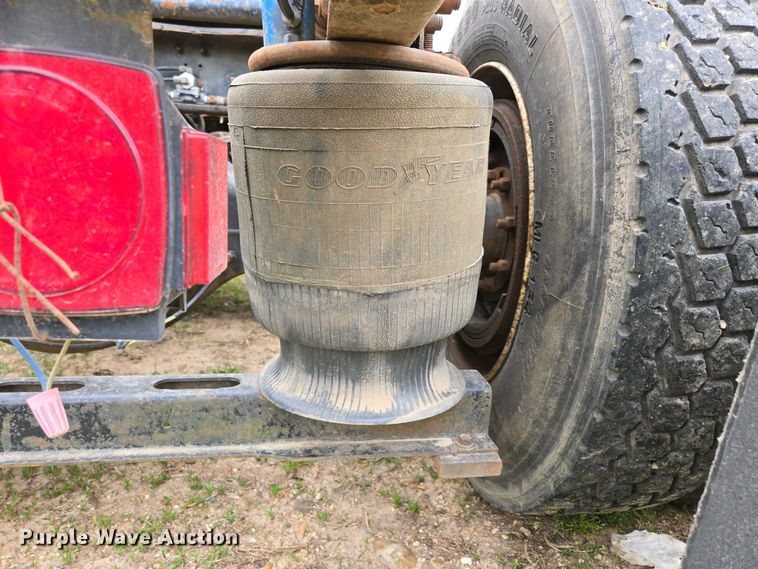 image for item DP6340 1996 Volvo semi truck