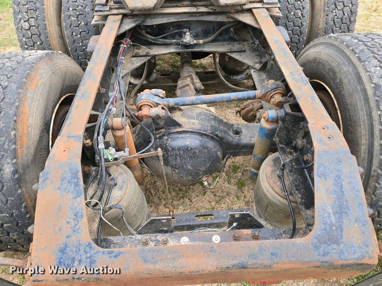 image for item DP6340 1996 Volvo semi truck