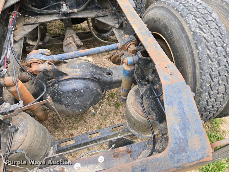 image for item DP6340 1996 Volvo semi truck