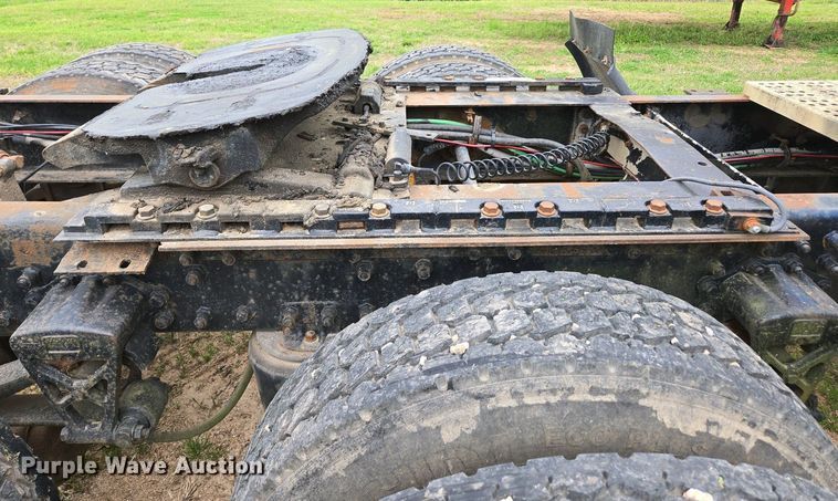 image for item DP6340 1996 Volvo semi truck