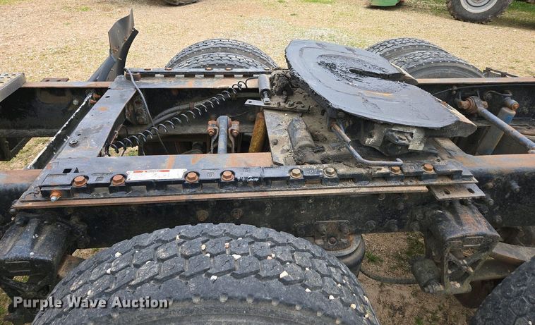 image for item DP6340 1996 Volvo semi truck