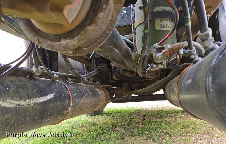 image for item DP6340 1996 Volvo semi truck