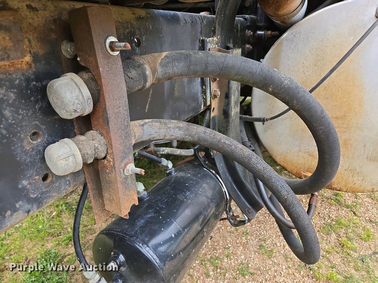 image for item DP6340 1996 Volvo semi truck