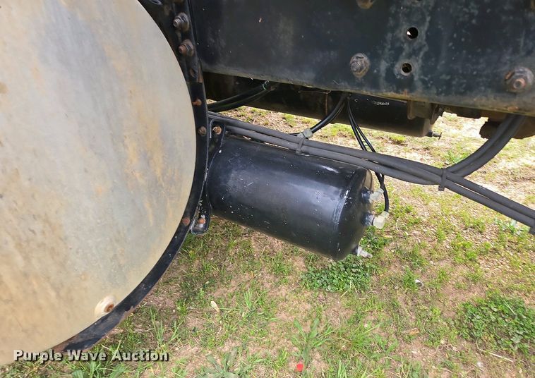 image for item DP6340 1996 Volvo semi truck