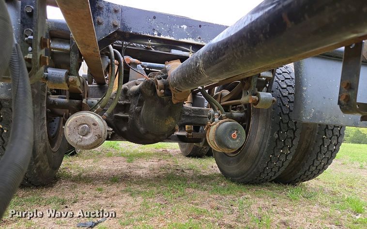 image for item DP6340 1996 Volvo semi truck