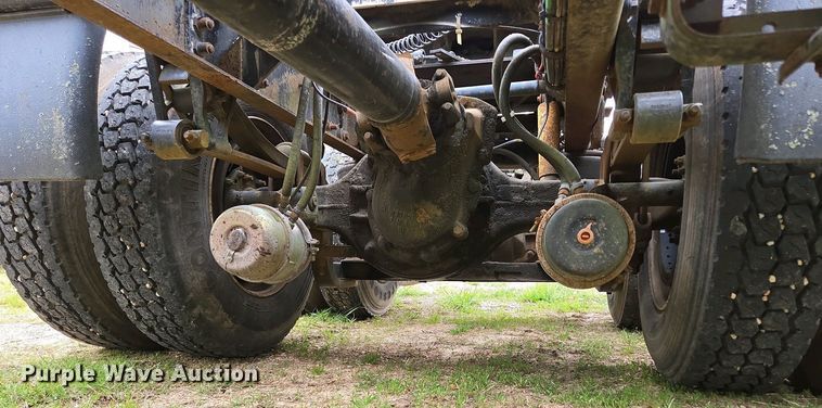 image for item DP6340 1996 Volvo semi truck