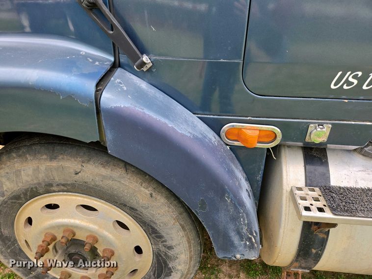 image for item DP6340 1996 Volvo semi truck