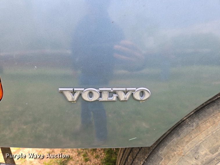 image for item DP6340 1996 Volvo semi truck