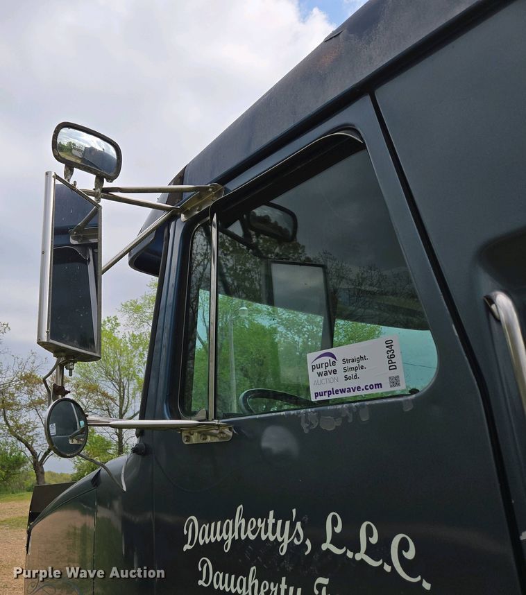 image for item DP6340 1996 Volvo semi truck