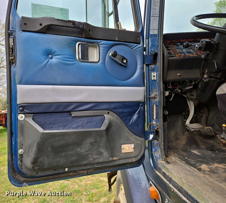 image for item DP6340 1996 Volvo semi truck