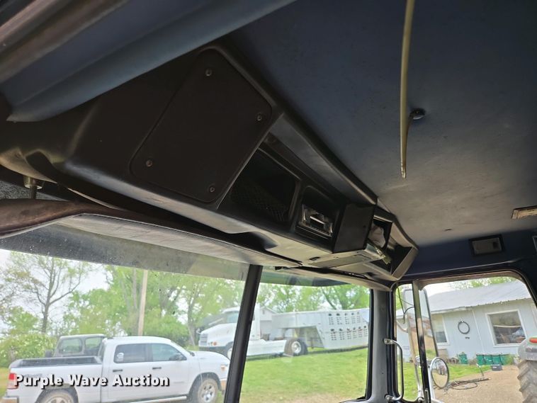 image for item DP6340 1996 Volvo semi truck