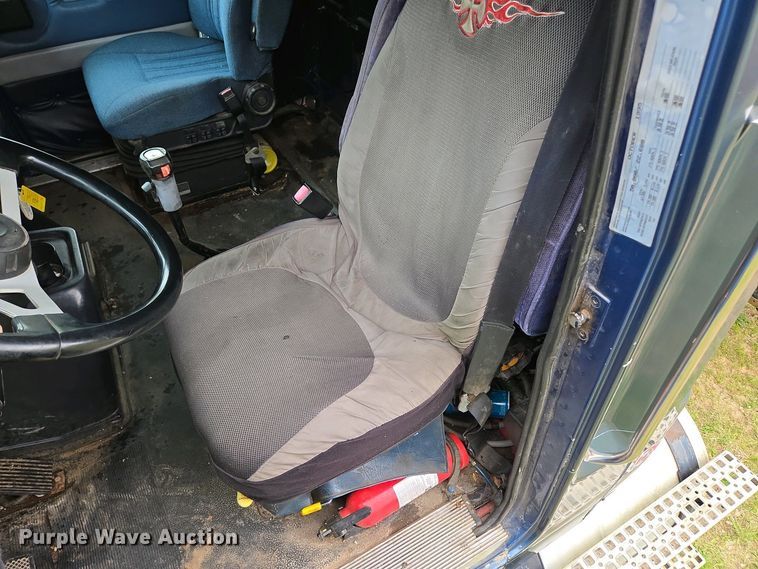 image for item DP6340 1996 Volvo semi truck