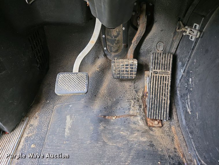 image for item DP6340 1996 Volvo semi truck