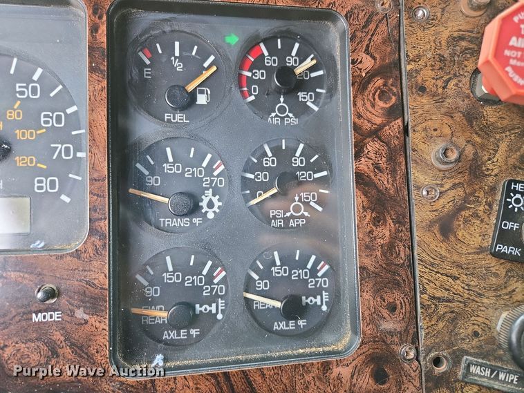 image for item DP6340 1996 Volvo semi truck