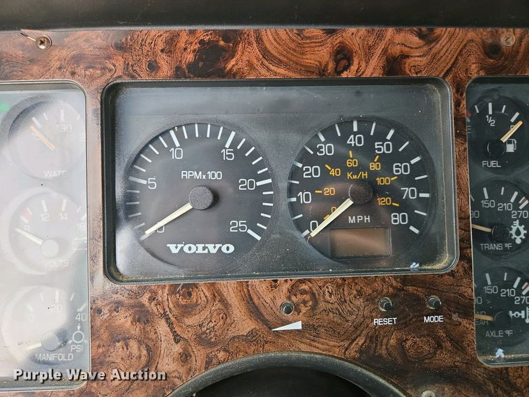 image for item DP6340 1996 Volvo semi truck