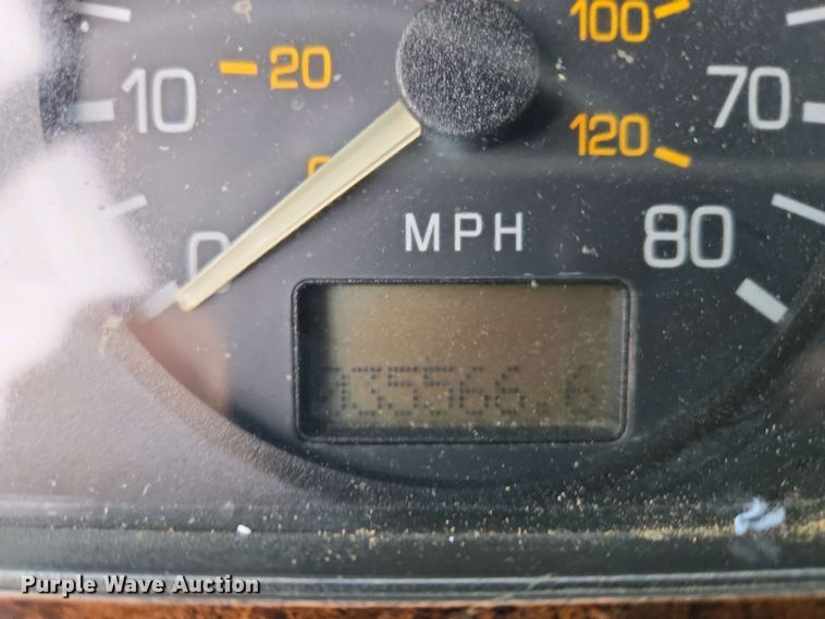 image for item DP6340 1996 Volvo semi truck