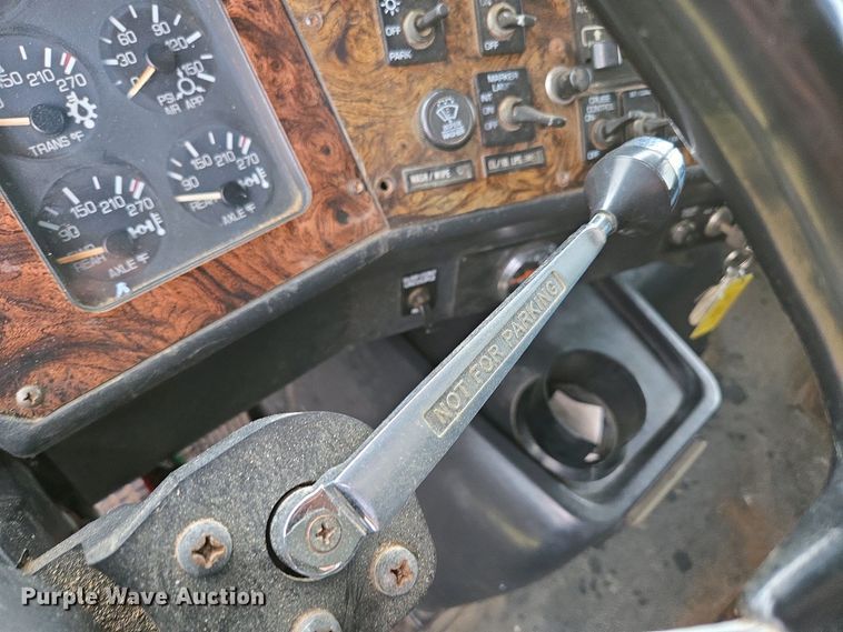 image for item DP6340 1996 Volvo semi truck