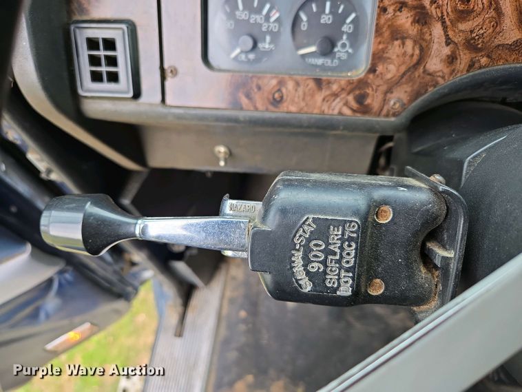 image for item DP6340 1996 Volvo semi truck