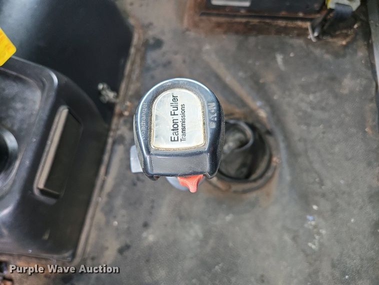 image for item DP6340 1996 Volvo semi truck