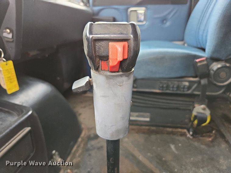 image for item DP6340 1996 Volvo semi truck