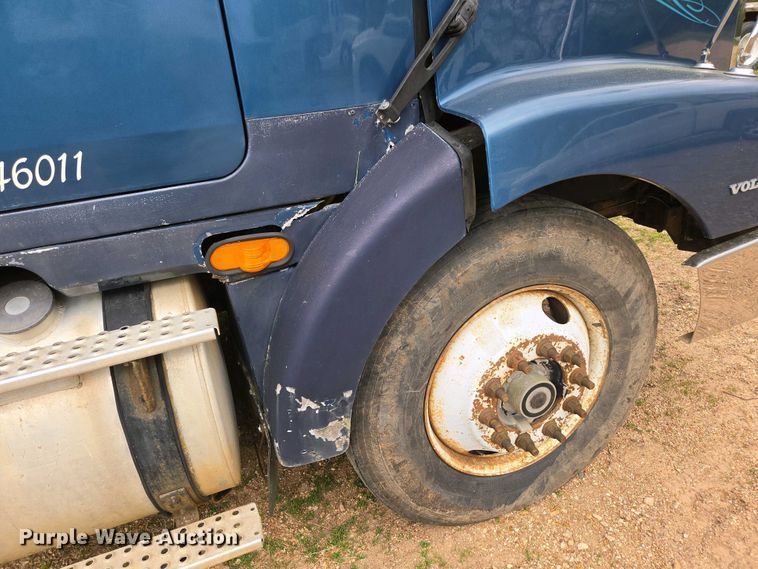 image for item DP6340 1996 Volvo semi truck